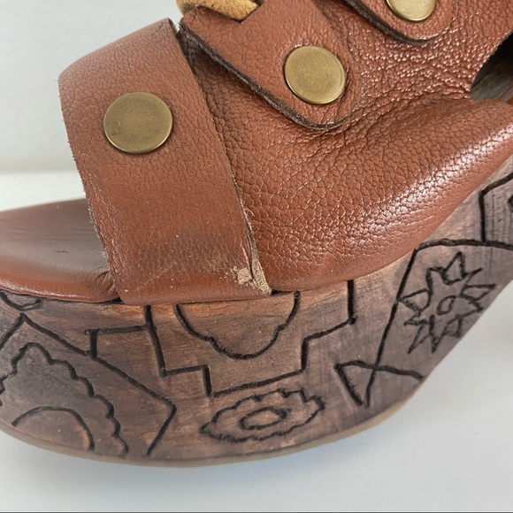 Free People Farrah Whiskey Wooden Etched Eyelet Leather Clogs 38 - Picture 11 of 13